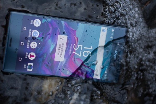 #约稿# 国产手机之所以不主推防水，因为防水后还想水上漂，太麻烦了？