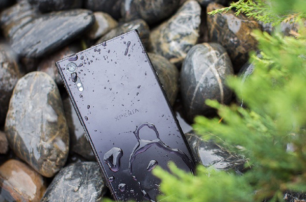 #约稿# 国产手机之所以不主推防水，因为防水后还想水上漂，太麻烦了？