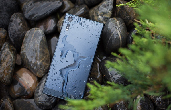 #约稿# 国产手机之所以不主推防水，因为防水后还想水上漂，太麻烦了？