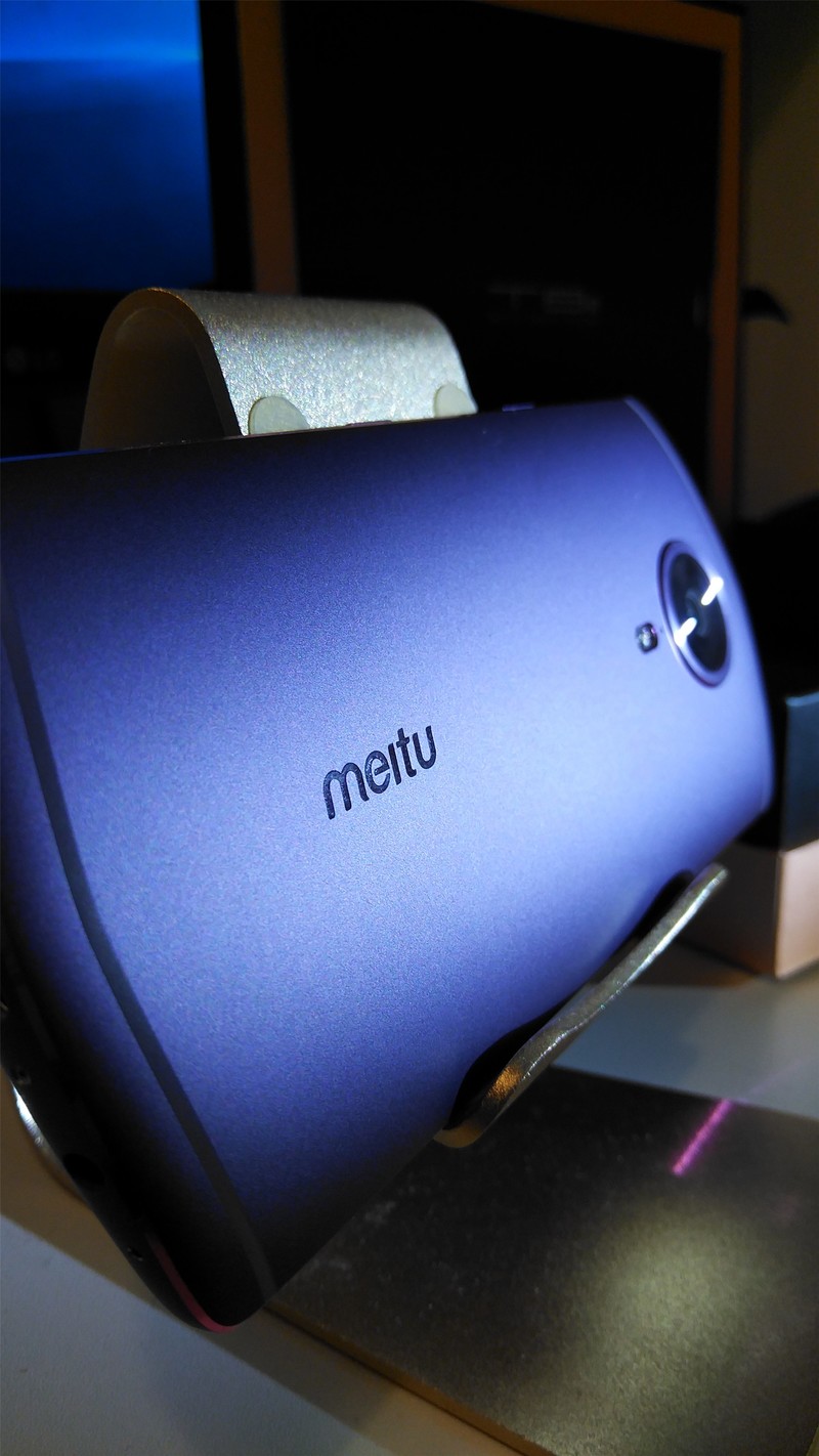 【电影级虚化，夜间自拍更好看】我能说什么，我也很绝望！