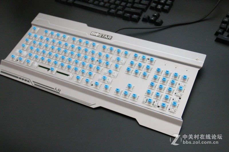 来互相伤害吧，PCB防水机械键盘一试究竟