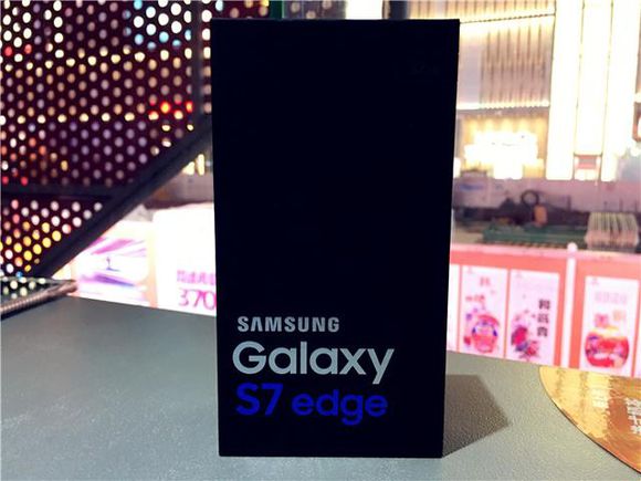 星空体育平台Galaxy S7 Edge惊爆价 开箱体验 告诉你是否浪得虚名