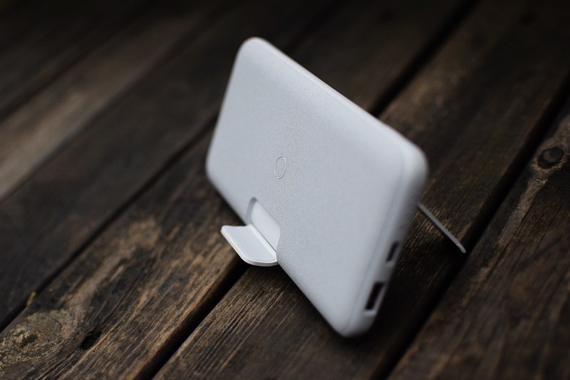 收放自如折叠支架式nank南卡无线充电宝pow2