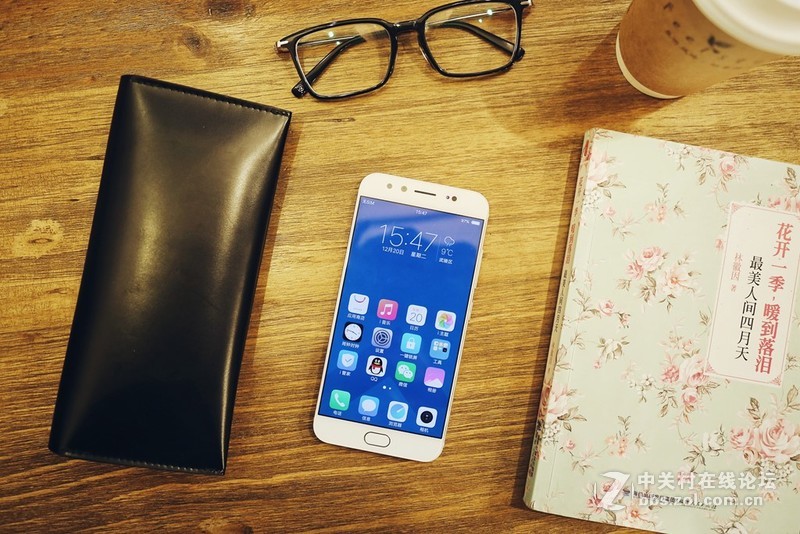 颜值新高 2000万前置双摄拍照神器——vivo X9图赏