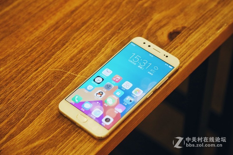 颜值新高 2000万前置双摄拍照神器——vivo X9图赏