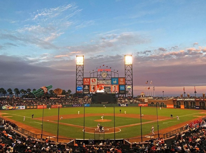 运动之美：iPhone 6s Plus 拍摄的棒球比赛