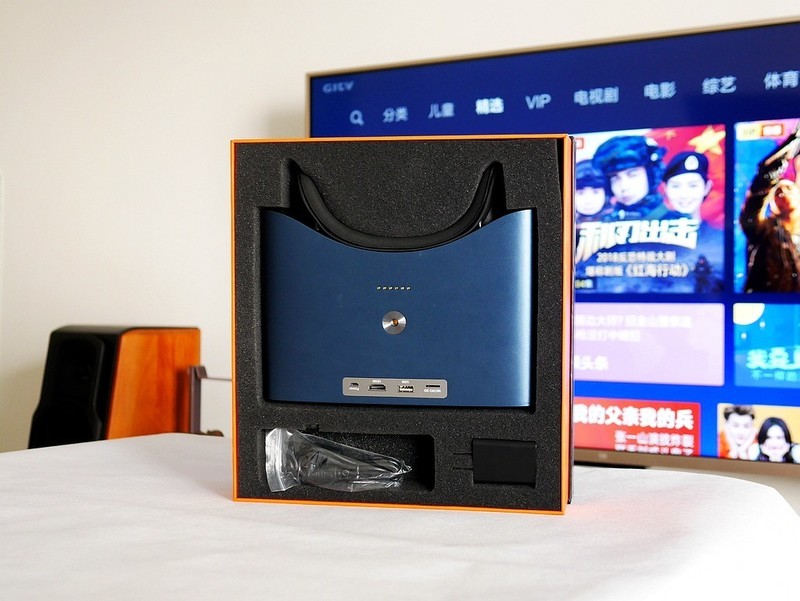 2.5K超清分辨率带来影院级震撼视听 Cinera头戴私人影院足不出户看3D大片