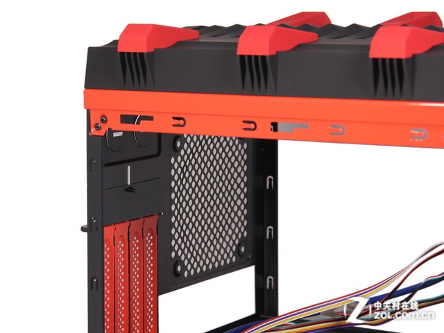 小个头大容量 游戏悍将魔族3机箱评测