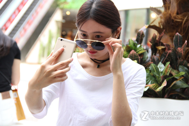 ＃够优秀，才主流＃调皮的妹纸爱自拍  朵唯A6以简取胜