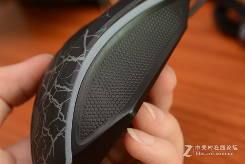 整体提升不小，牧马人三代EM915开箱简评