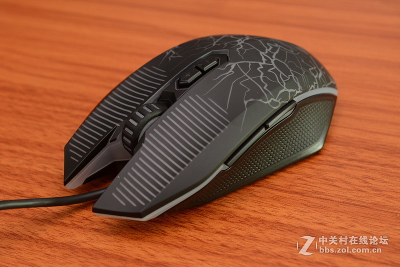 整体提升不小，牧马人三代EM915开箱简评