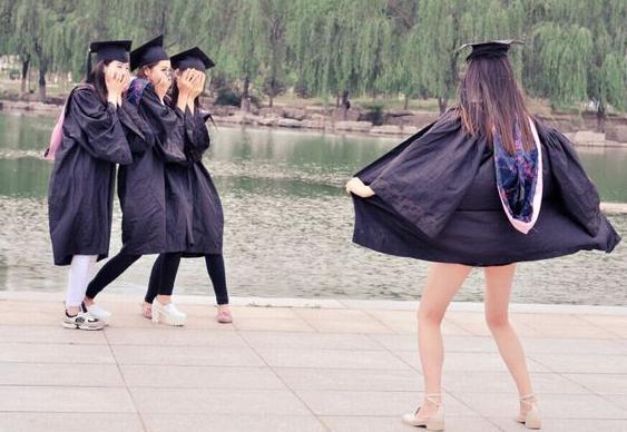 看完这些毕业照 再也不敢说自己懂创意了