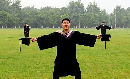 看完这些毕业照 再也不敢说自己懂创意了