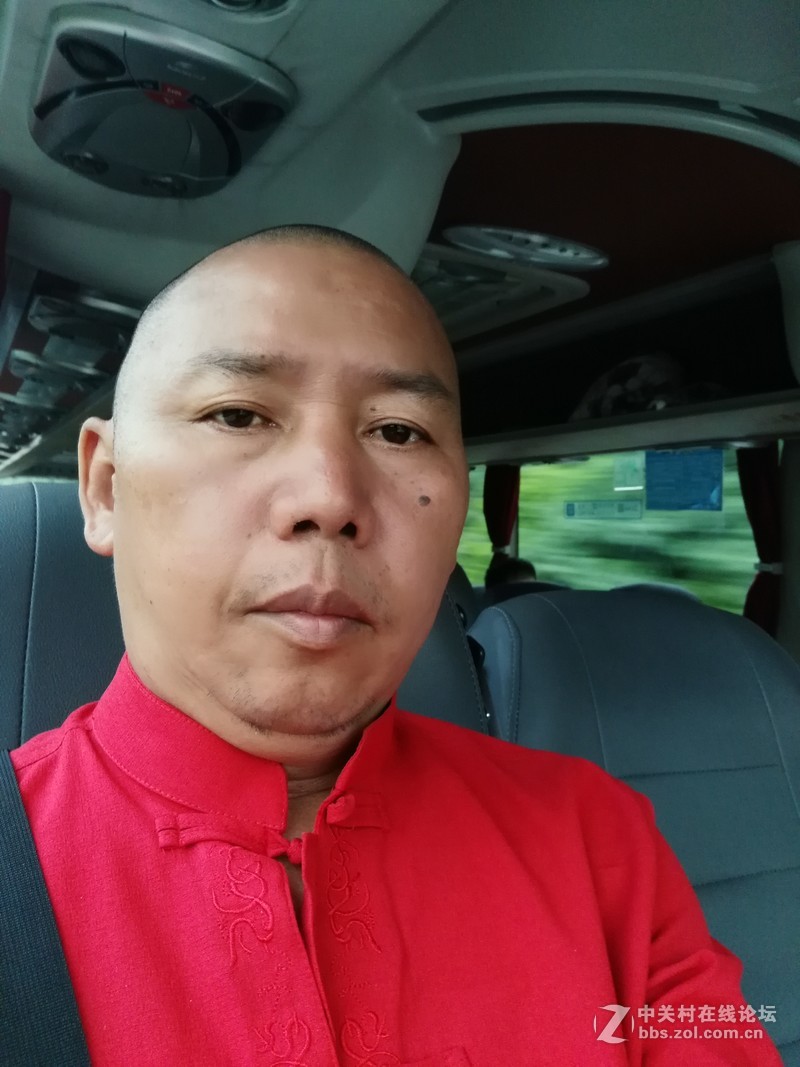 华为荣耀7i自拍，感觉胜似单反。