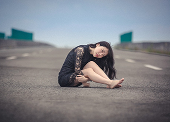 漂亮妹子求救，需要你满足她~~~的需求