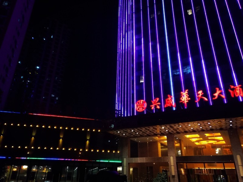 两年半的mate8，拍的夜景怎么样