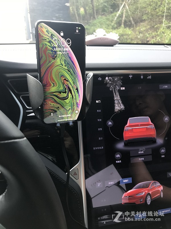 去专卖店买手机看到有这个无线车充卖，买了个试试