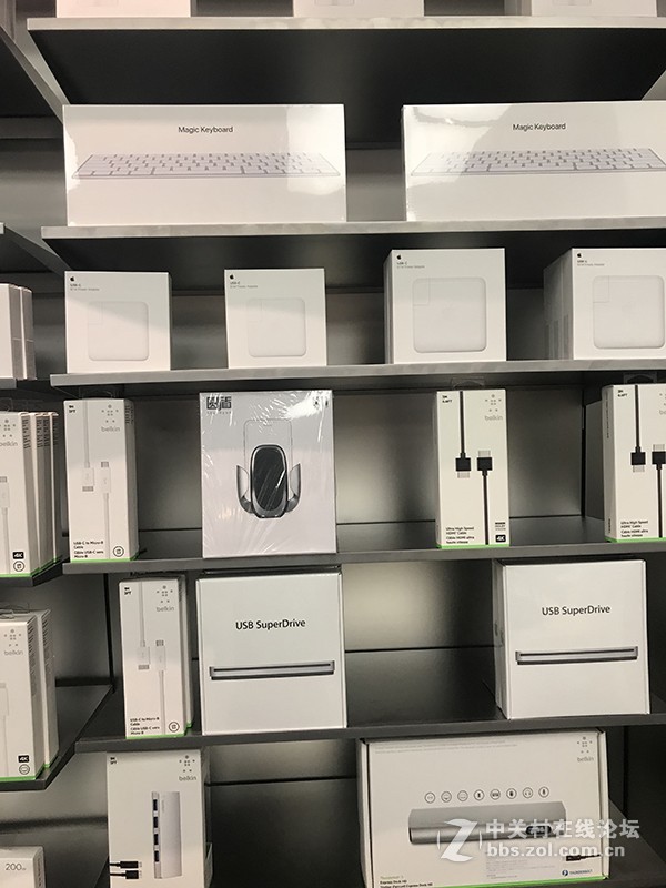 去专卖店买手机看到有这个无线车充卖，买了个试试
