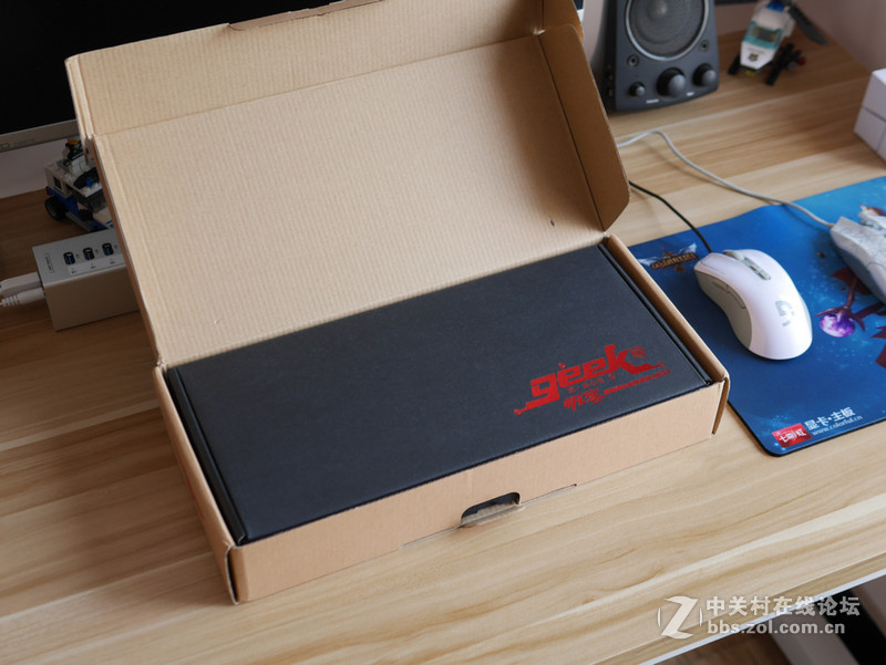 黑爵（Ajazz）极客AK33 RGB版黑轴背光机械键盘开箱体验【附背光模式视频】