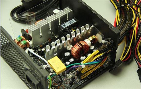 高温负载无损耗！硬件通吃兼容性强！---评刀锋50 AK450电源