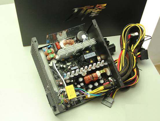 高温负载无损耗！硬件通吃兼容性强！---评刀锋50 AK450电源