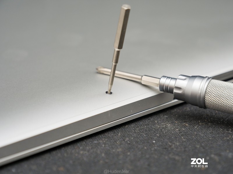 创作工具：DELL XPS17-9700, MacBook Pro 16体验对比