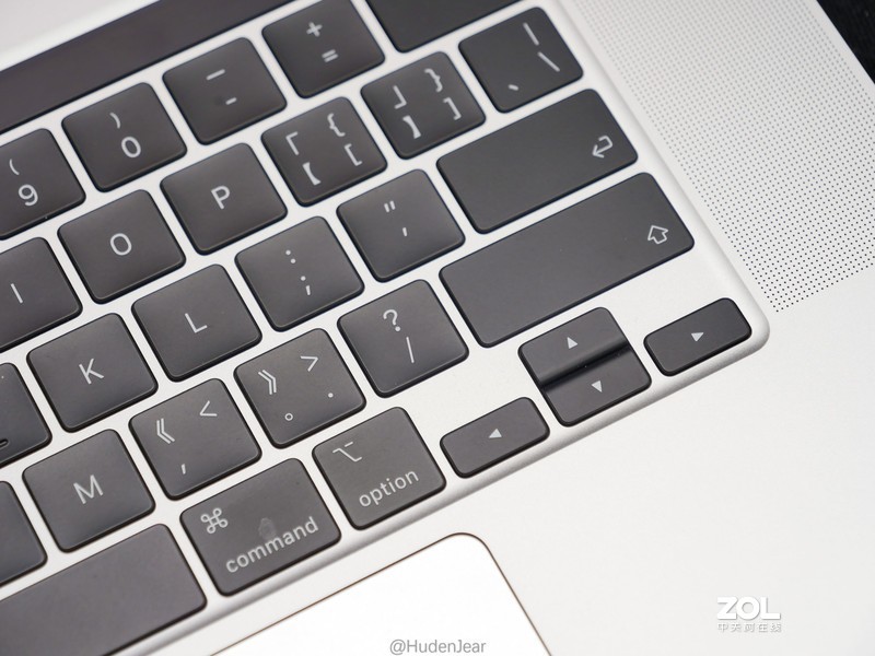 创作工具：DELL XPS17-9700, MacBook Pro 16体验对比