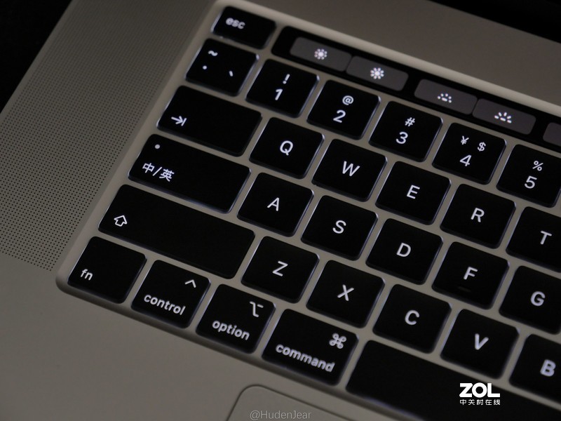 创作工具：DELL XPS17-9700, MacBook Pro 16体验对比