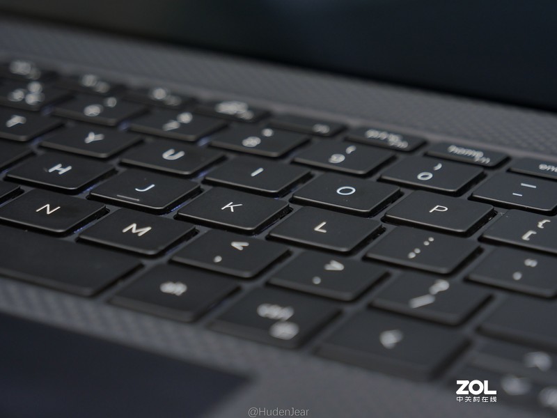 创作工具：DELL XPS17-9700, MacBook Pro 16体验对比