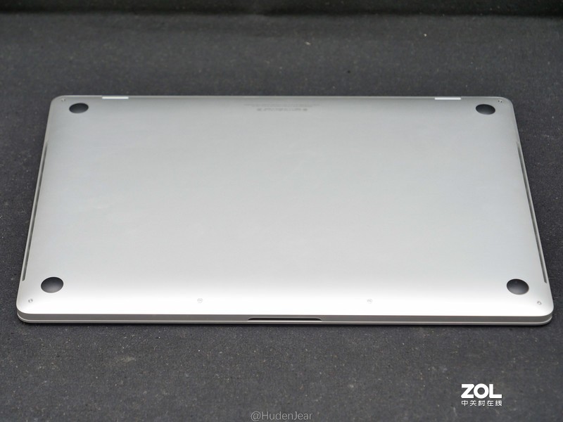 创作工具：DELL XPS17-9700, MacBook Pro 16体验对比