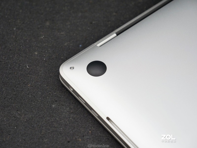 创作工具：DELL XPS17-9700, MacBook Pro 16体验对比