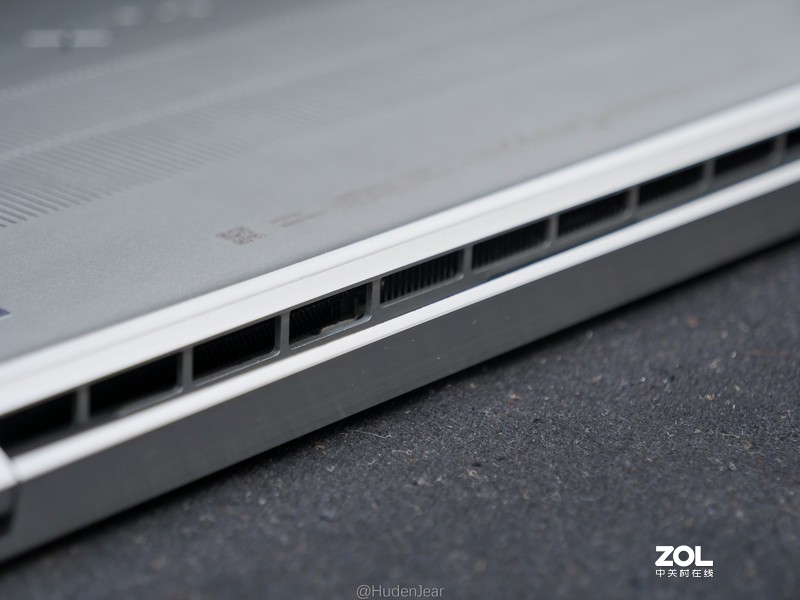 创作工具：DELL XPS17-9700, MacBook Pro 16体验对比