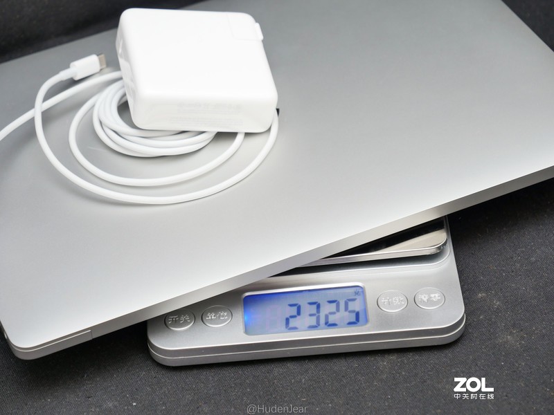 创作工具：DELL XPS17-9700, MacBook Pro 16体验对比