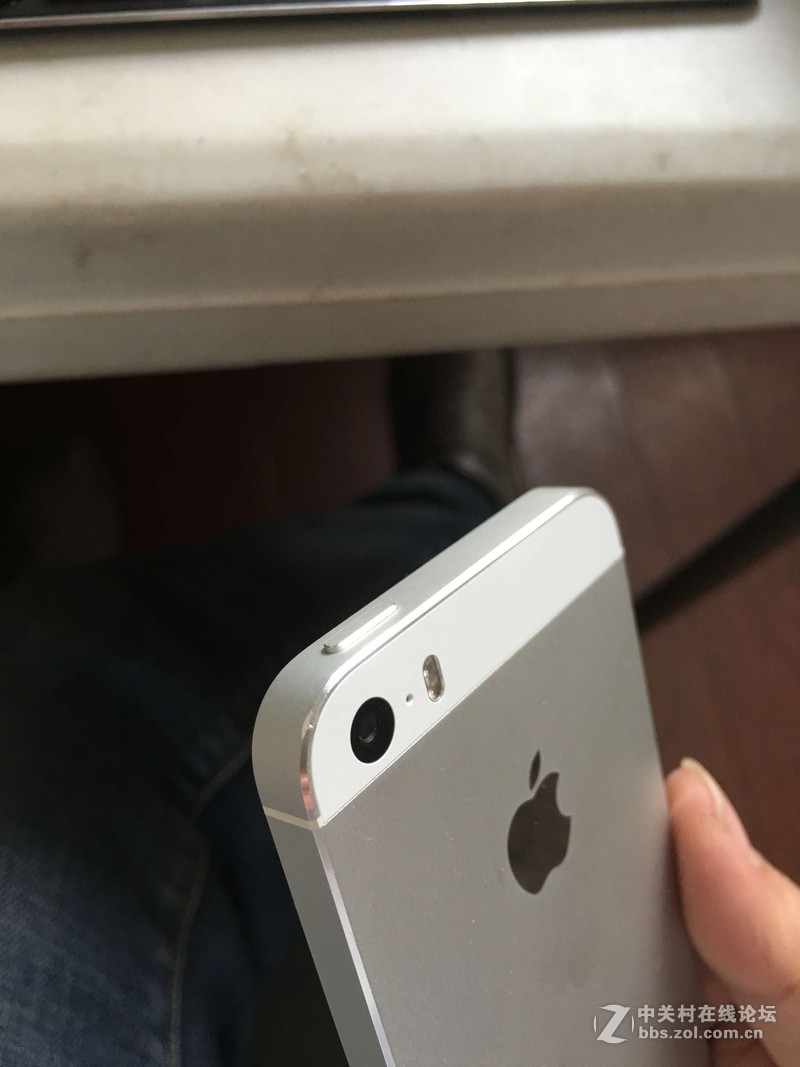 自用港版 iphone5s 白色 16G 便宜出售，成色好！诚心要的联系！