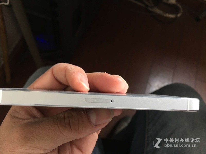 自用港版 iphone5s 白色 16G 便宜出售，成色好！诚心要的联系！