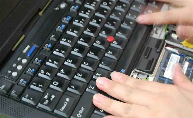 老师傅手把手教你，笔记本电脑拆机清灰图解教程，你不试试？