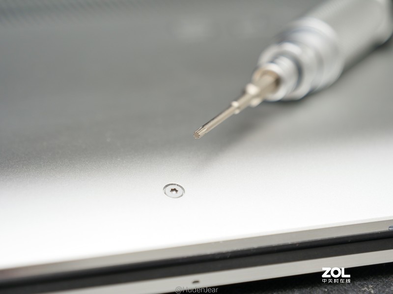 创作工具：DELL XPS17-9700, MacBook Pro 16体验对比