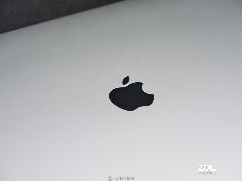 创作工具：DELL XPS17-9700, MacBook Pro 16体验对比