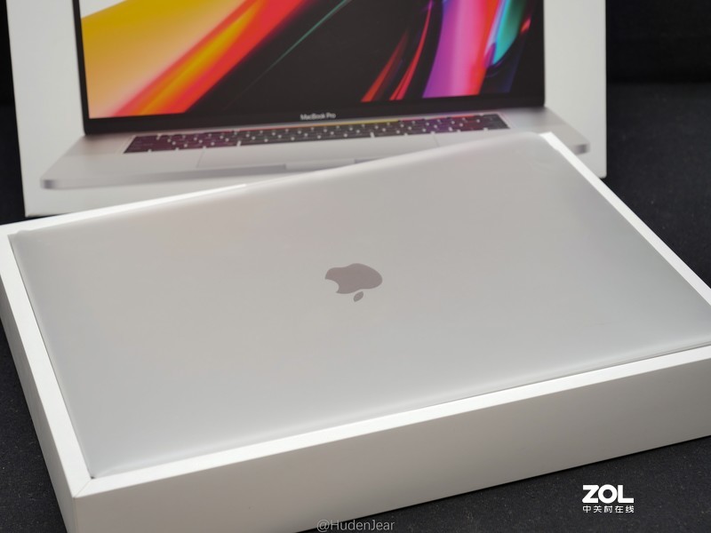 创作工具：DELL XPS17-9700, MacBook Pro 16体验对比