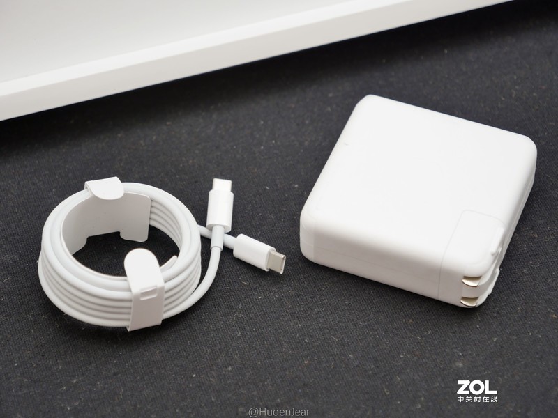 创作工具：DELL XPS17-9700, MacBook Pro 16体验对比