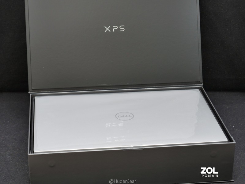 创作工具：DELL XPS17-9700, MacBook Pro 16体验对比