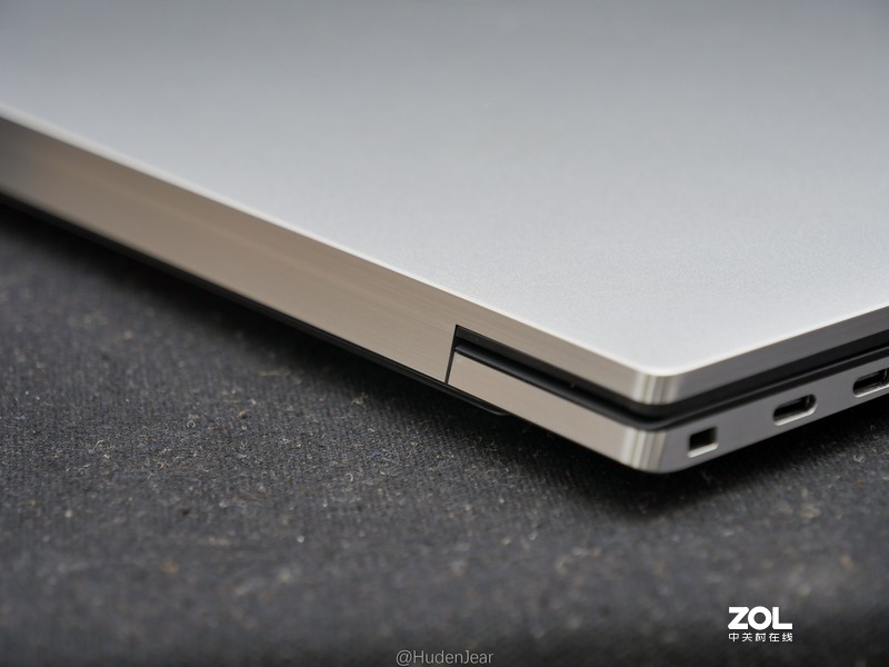 创作工具：DELL XPS17-9700, MacBook Pro 16体验对比