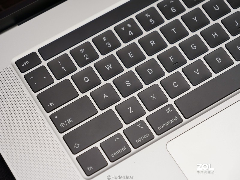 创作工具：DELL XPS17-9700, MacBook Pro 16体验对比