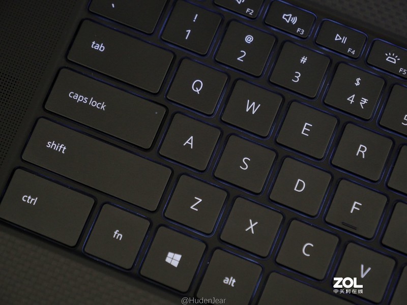 创作工具：DELL XPS17-9700, MacBook Pro 16体验对比