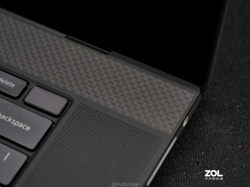 创作工具：DELL XPS17-9700, MacBook Pro 16体验对比