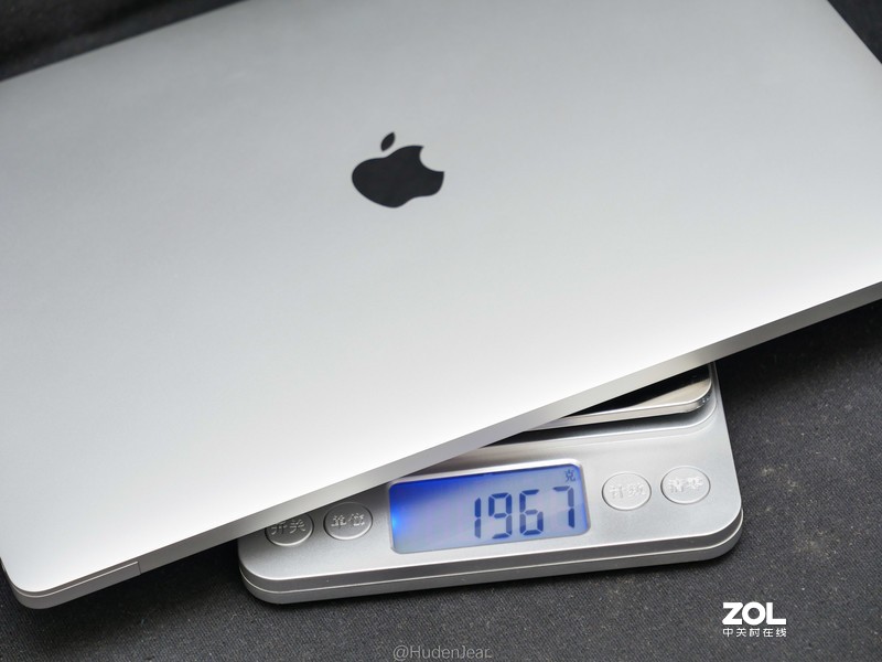 创作工具：DELL XPS17-9700, MacBook Pro 16体验对比