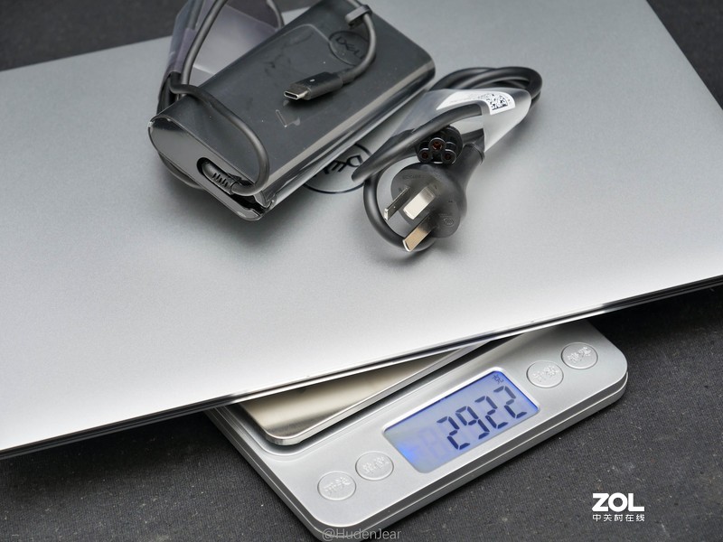 创作工具：DELL XPS17-9700, MacBook Pro 16体验对比