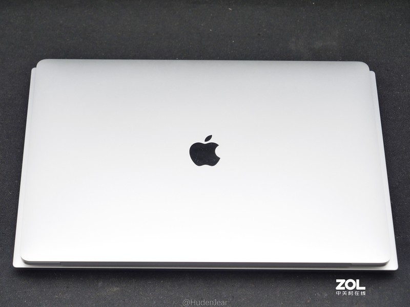 创作工具：DELL XPS17-9700, MacBook Pro 16体验对比