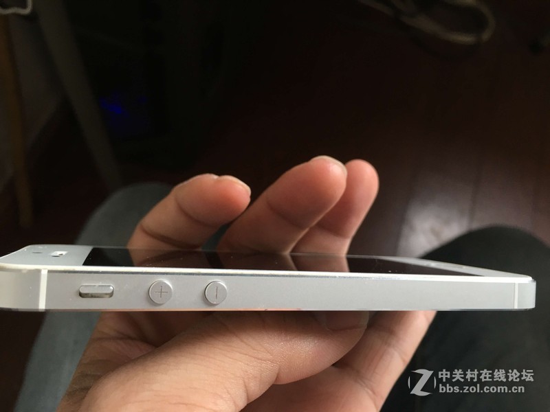 自用港版 iphone5s 白色 16G 便宜出售，成色好！诚心要的联系！