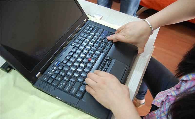 老师傅手把手教你，笔记本电脑拆机清灰图解教程，你不试试？